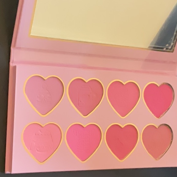 P.Louise Baby It's Cold Outside Blush Palette - Picture 2 of 5